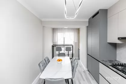 бул. Мирча чел Бэтрын, Чеканы изображение 243419