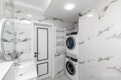 бул. Мирча чел Бэтрын, Чеканы изображение 243430