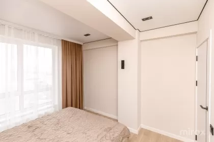 бул. Мирча чел Бэтрын, Чеканы изображение 242700