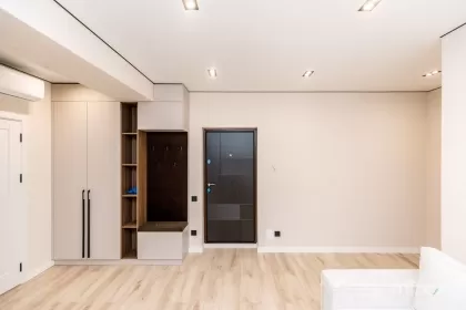 бул. Мирча чел Бэтрын, Чеканы изображение 242815