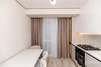 бул. Мирча чел Бэтрын, Чеканы изображение 242810