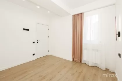 бул. Мирча чел Бэтрын, Чеканы изображение 243979